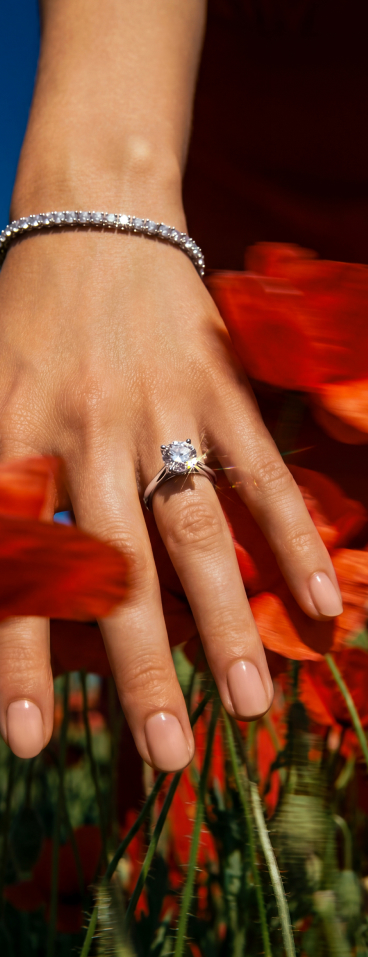 White Gold Aurora Engagement Ring with Round Diamond
