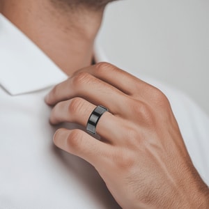 Beveled Men's Wedding Ring in Black Titanium (8 mm)