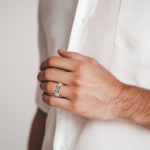 Hammered Men's Wedding Ring in Titanium (7 mm)