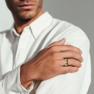 Laser Carved Forest Pattern Mens Wedding Ring in Yellow Gold (7mm)