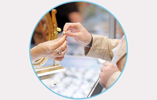 Disadvantages to Online Diamond Wholesalers