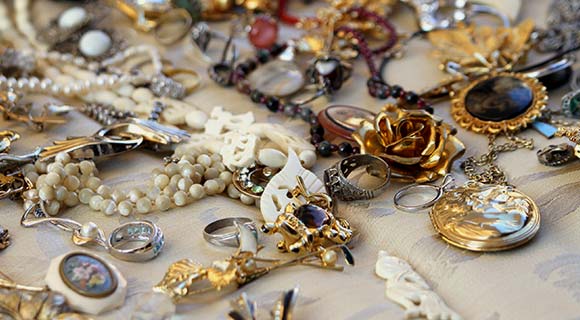 Why Vintage Engagement Rings?
